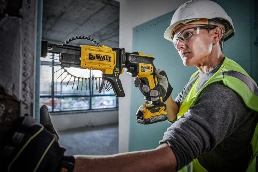 DEWALT DCF620NTK 18V XR Brushless Drywall Screwdriver + DCF6202 Magazine
